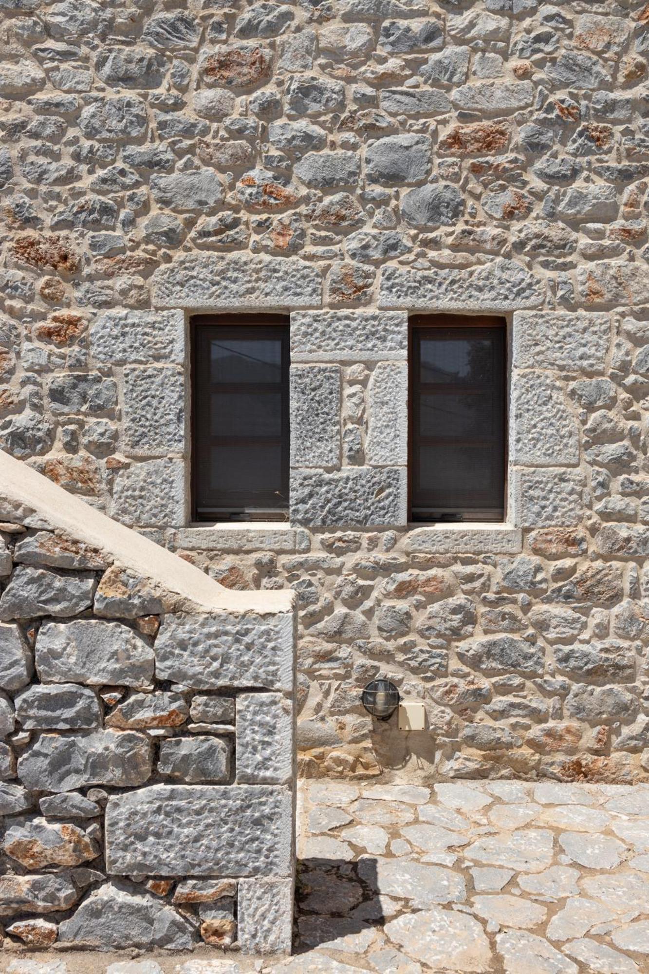 Petritis Guesthouse Oitylo Exterior photo